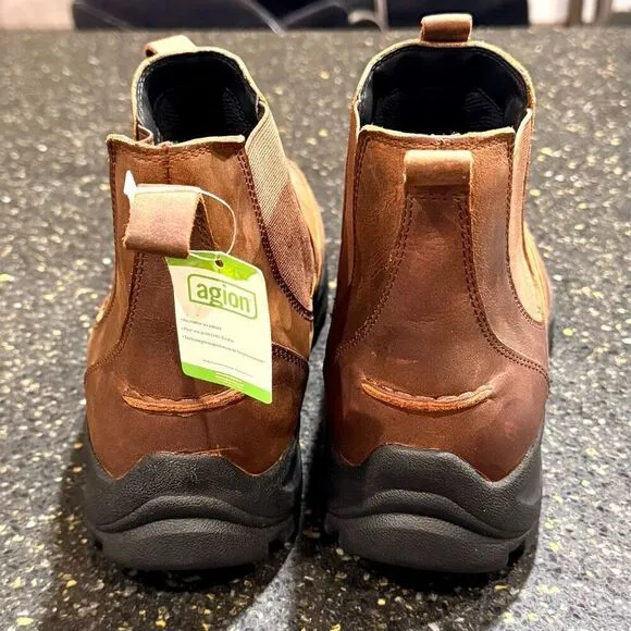 Lands End All Weather Brown oiled Leather Chelsea Boots. Size 11.5D.