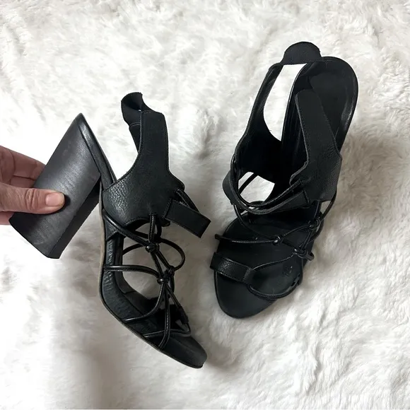 LD Tuttle Leather Strappy Buckle Heel Sandals Size: 39 9