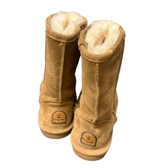 Like new Bearpaw Tan Boots size 8