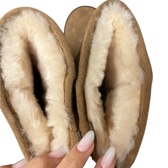 Like new Bearpaw Tan Boots size 8