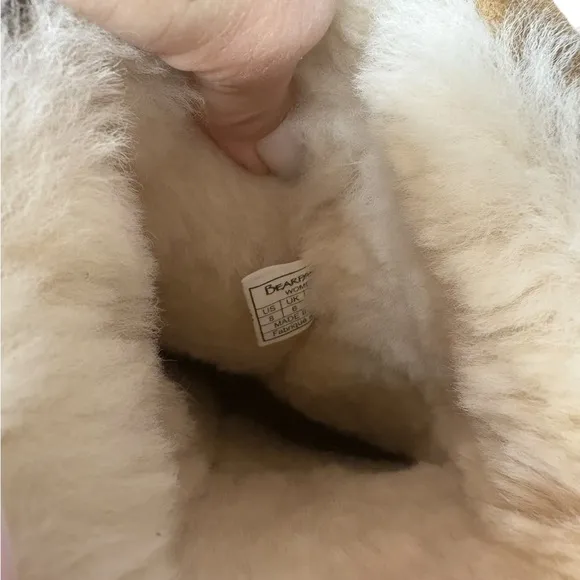 Like new Bearpaw Tan Boots size 8