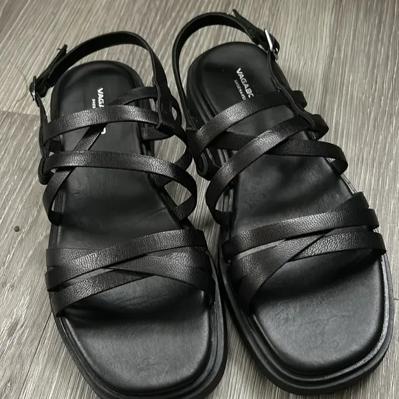 Like-new Vagabond Connie Sandals