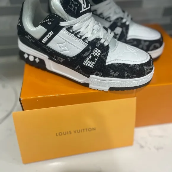 Louis Vuitton Arch Light Sneaker - White/Black