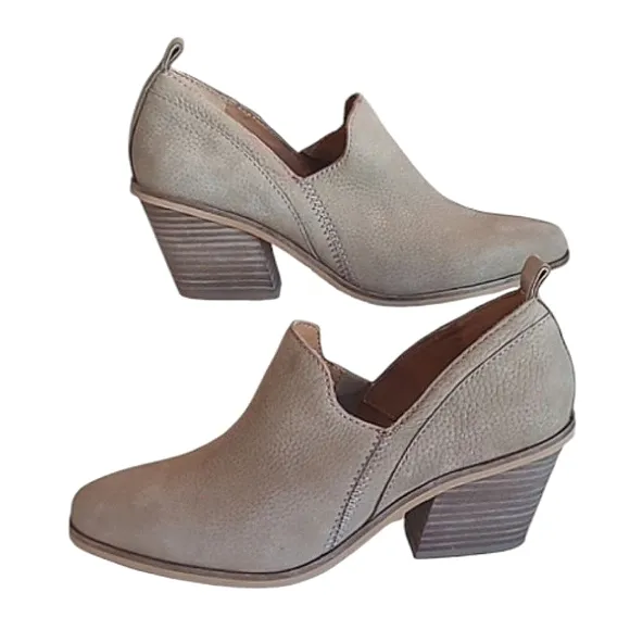 Lucky Brand Vennia Leather Ankle Boot Cream Textured Stacked Square Heel Pebbled