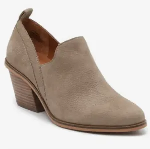 Lucky Brand Vennia Leather Ankle Boot Cream Textured Stacked Square Heel Pebbled
