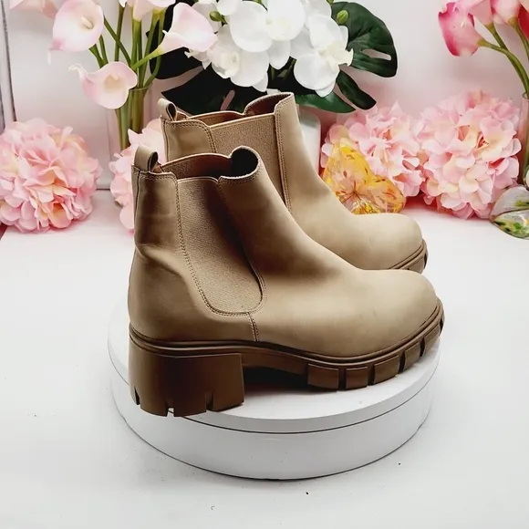Madden Girl Havenn Leather Chunky Platform Chelsea Boots Shoes Size Tan 9.5