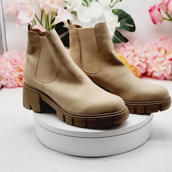 Madden Girl Havenn Leather Chunky Platform Chelsea Boots Shoes Size Tan 9.5