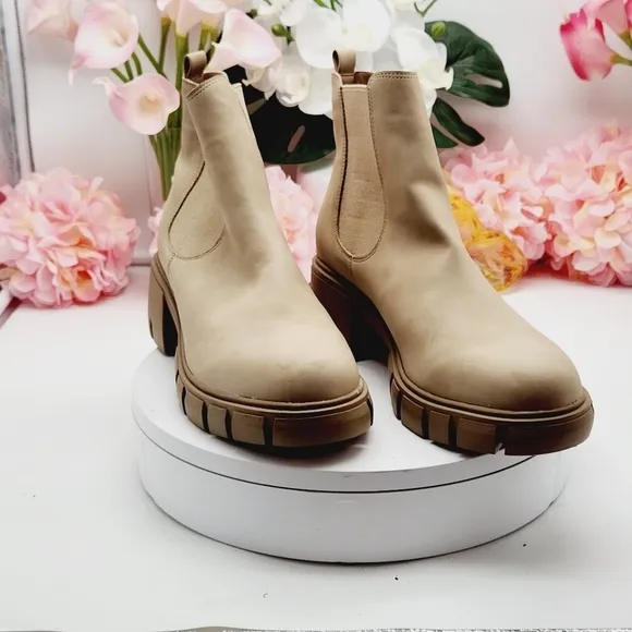 Madden Girl Havenn Leather Chunky Platform Chelsea Boots Shoes Size Tan 9.5