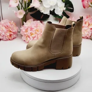 Madden Girl Havenn Leather Chunky Platform Chelsea Boots Shoes Size Tan 9.5