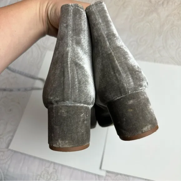 Madewell gray velvet heeled ankle boots sz 9.5