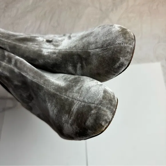 Madewell gray velvet heeled ankle boots sz 9.5