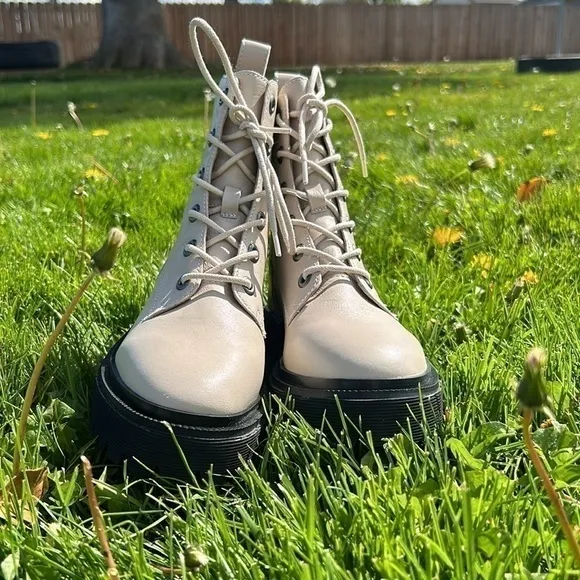 MADEWELL The Rayna Laceup boot in leather