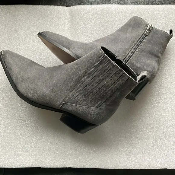 Marc Fisher Ankle Boots Pointy Toe Chunky Heel Gray Suede Size 7M