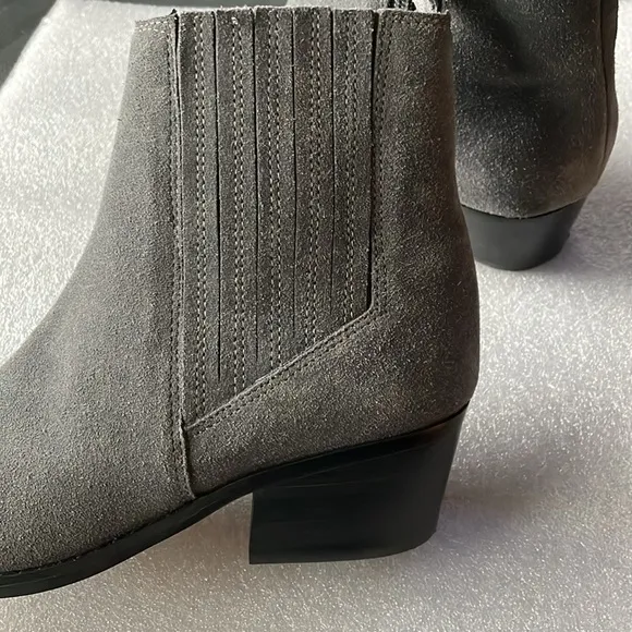 Marc Fisher Ankle Boots Pointy Toe Chunky Heel Gray Suede Size 7M
