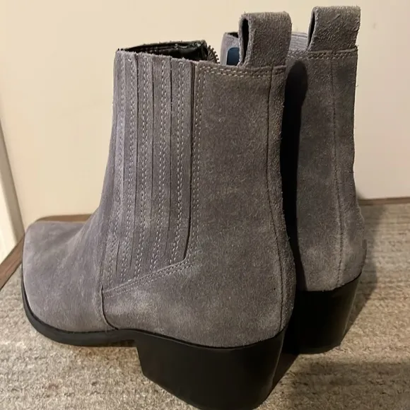 Marc Fisher Ankle Boots Pointy Toe Chunky Heel Gray Suede Size 7M