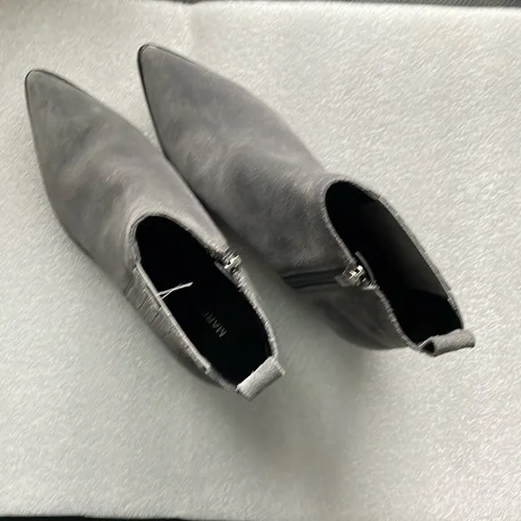 Marc Fisher Ankle Boots Pointy Toe Chunky Heel Gray Suede Size 7M