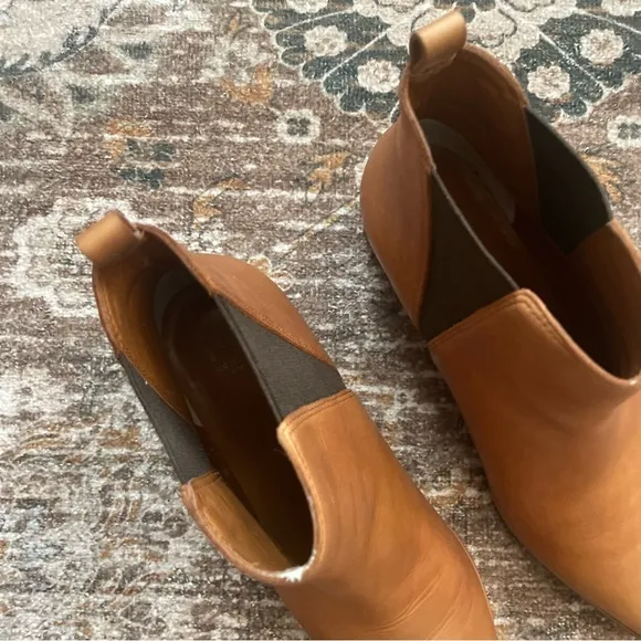Marc Fisher Leather Pointed Toe Yale Ankle Boots in Medium Brown Size 7