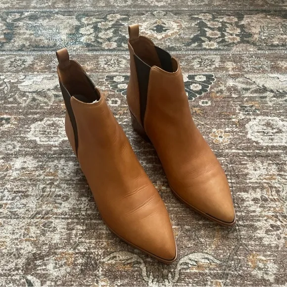 Marc Fisher Leather Pointed Toe Yale Ankle Boots in Medium Brown Size 7