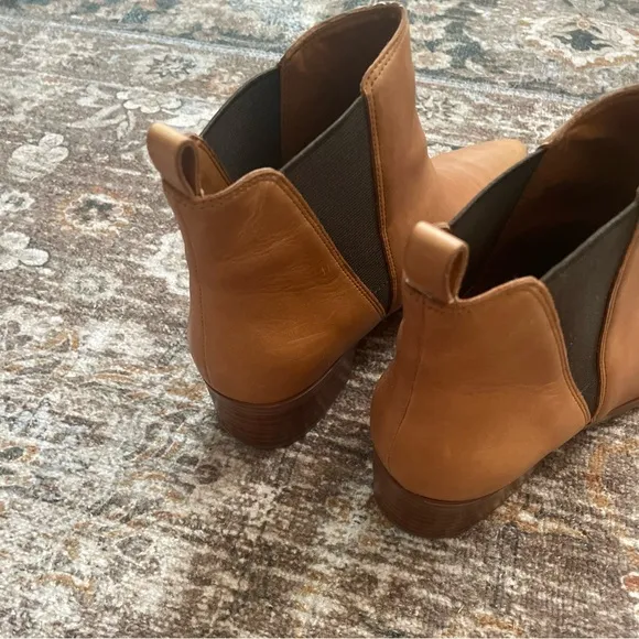 Marc Fisher Leather Pointed Toe Yale Ankle Boots in Medium Brown Size 7