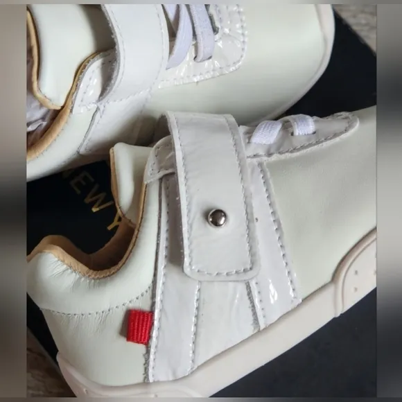Marc Joseph White Nappa/Patent infant size 6 shoe.