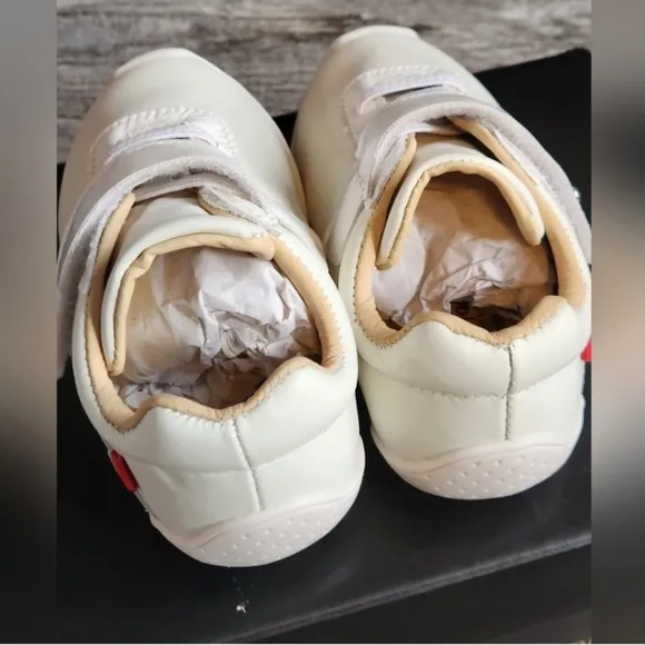 Marc Joseph White Nappa/Patent infant size 6 shoe.