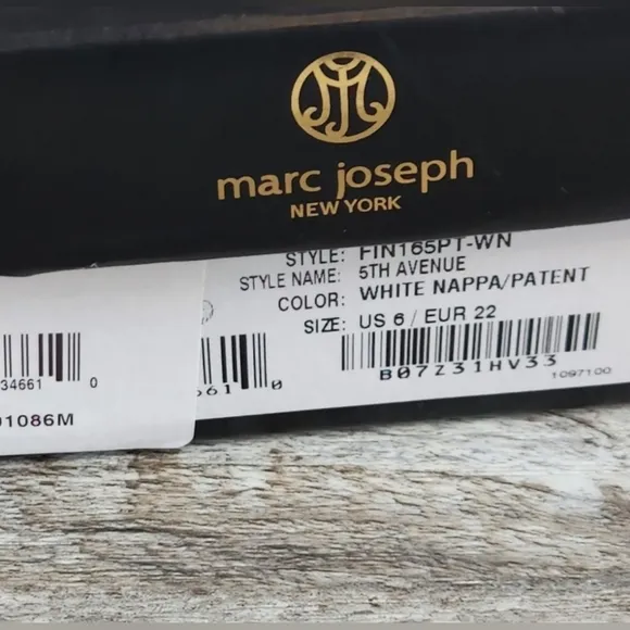Marc Joseph White Nappa/Patent infant size 6 shoe.