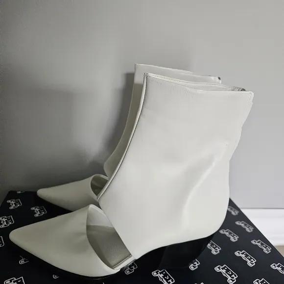 Matisse Caroline Cutout Boots New
