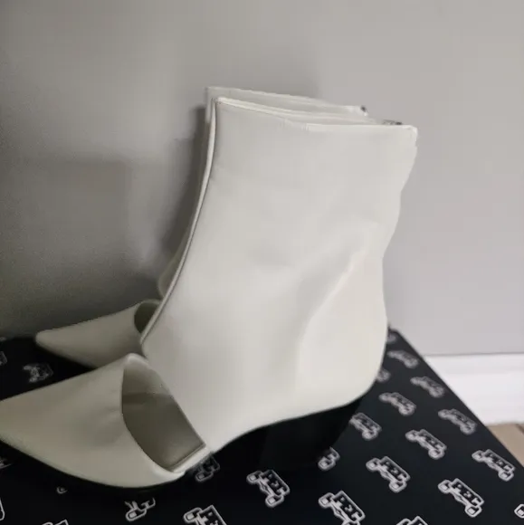 Matisse Caroline Cutout Boots New