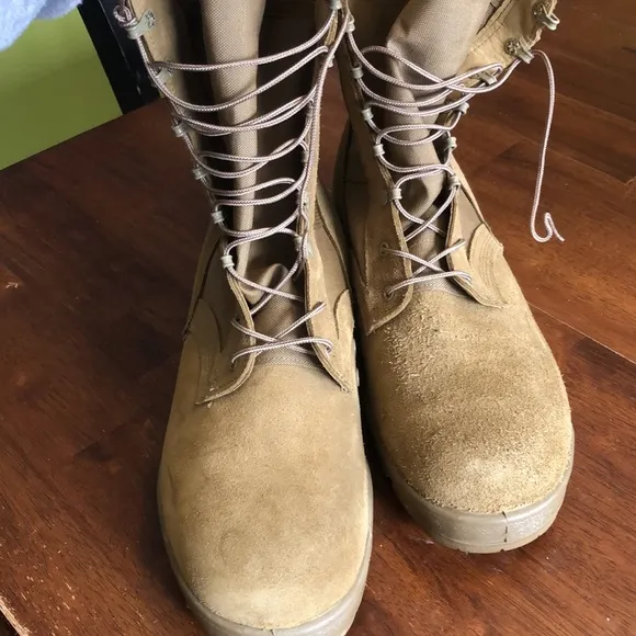 MCRAE combat boots in like new condition!