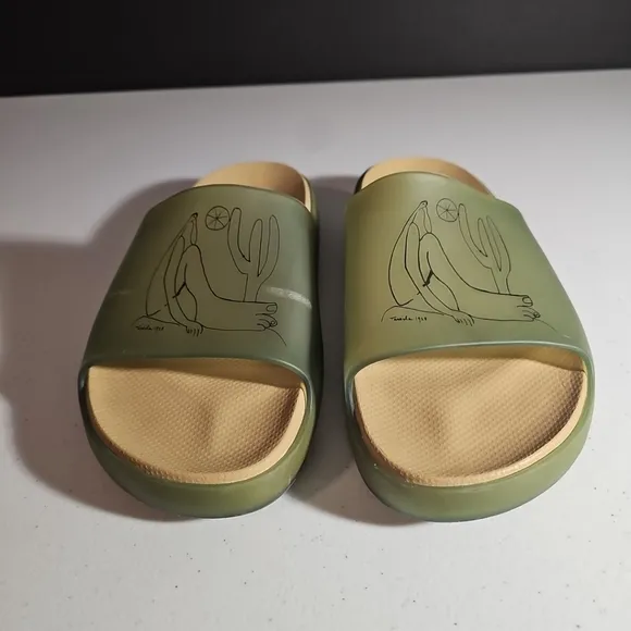 Melissa   Tarsilado Green Frog Slip On Jelly Rubber Slide Sandals Size 7 Vegan