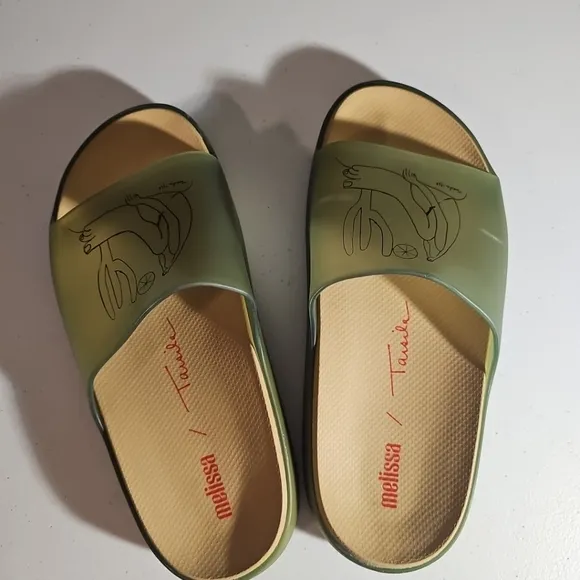 Melissa   Tarsilado Green Frog Slip On Jelly Rubber Slide Sandals Size 7 Vegan