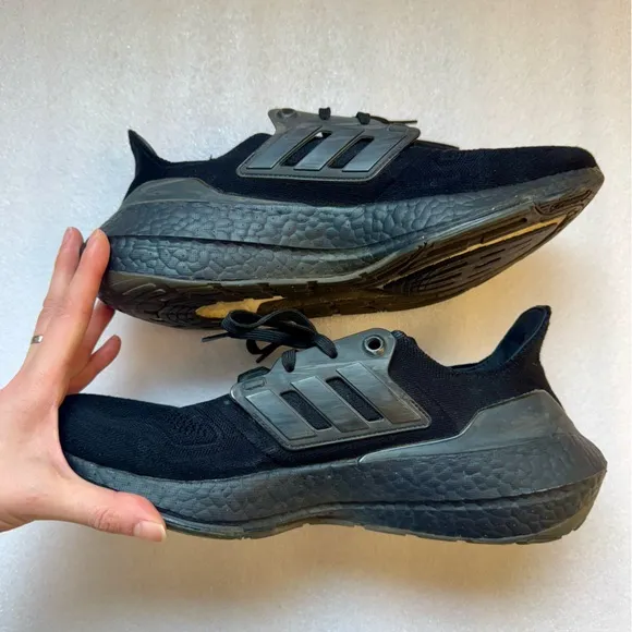 Men's adidas Running Ultraboost 22 Shoes Triple Black and Size 9.5