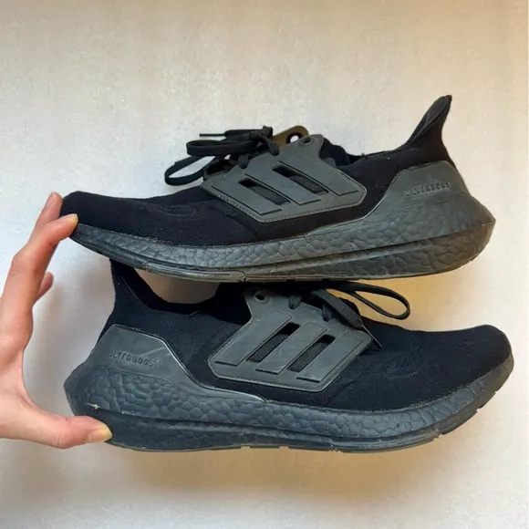 Men's adidas Running Ultraboost 22 Shoes Triple Black and Size 9.5