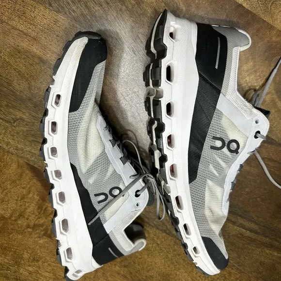 Men's ON Cloudvista, color Frost/Ink, US size 11.5
