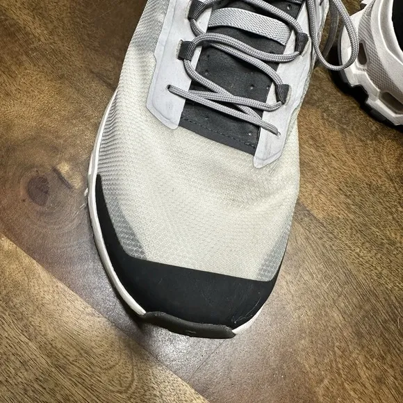 Men's ON Cloudvista, color Frost/Ink, US size 11.5
