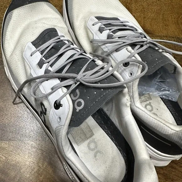 Men's ON Cloudvista, color Frost/Ink, US size 11.5