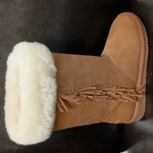 Minnetonka Fringe Canyon Boot/moccasin in Brown Tan Youth or petite women Suede