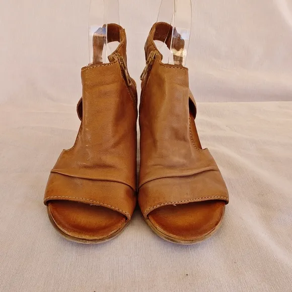 Miz Mooz Mardi Sandal Tan Nude Brown Cone Block Heel 38 Leather Anthropologie