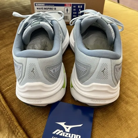 Mizuno Wave Inspire 18 Gray Running Shoes