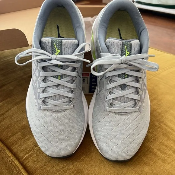 Mizuno Wave Inspire 18 Gray Running Shoes