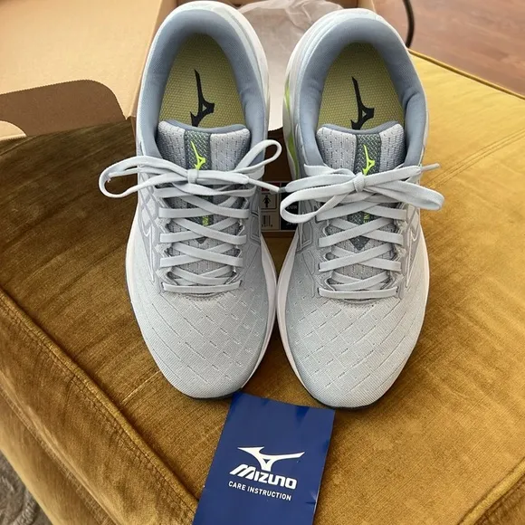 Mizuno Wave Inspire 18 Gray Running Shoes