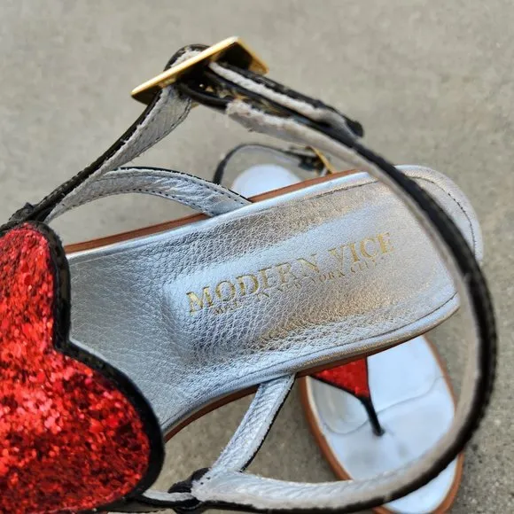MODERN VICE Glitter Heart Thong Sandals
