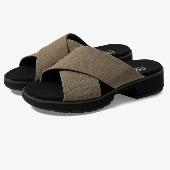 Munro Dekkie Sandals, Size 10.5, New in Box MSRP $160