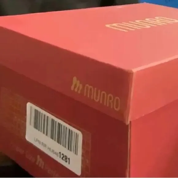 Munro Dekkie Sandals, Size 10.5, New in Box MSRP $160