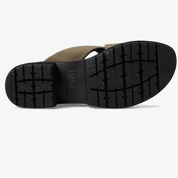 Munro Dekkie Sandals, Size 10.5, New in Box MSRP $160