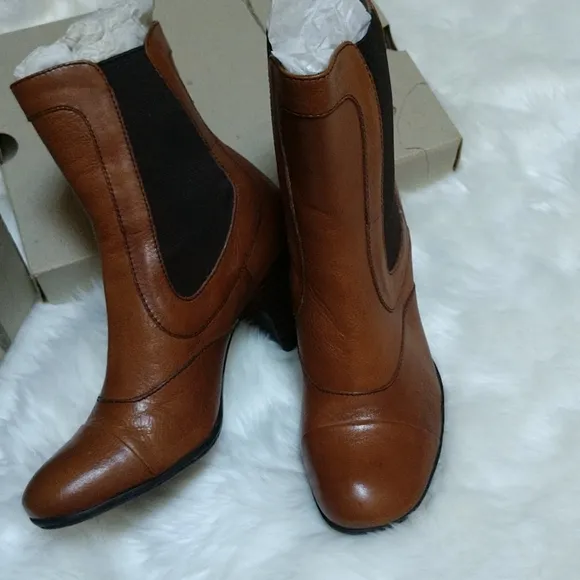 N BORN LEATHER Elastic Gusset Ankle Booties NWOT Retailed for $165