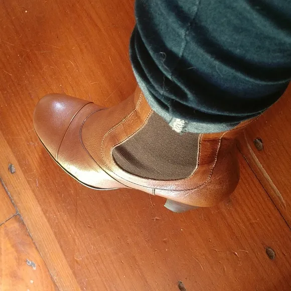 N BORN LEATHER Elastic Gusset Ankle Booties NWOT Retailed for $165
