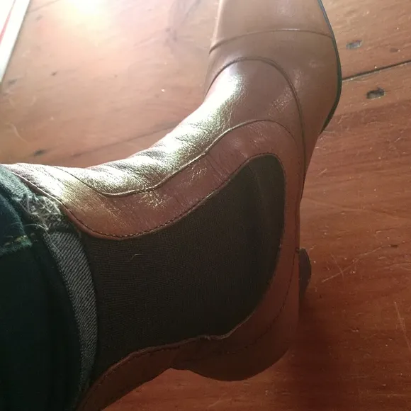 N BORN LEATHER Elastic Gusset Ankle Booties NWOT Retailed for $165