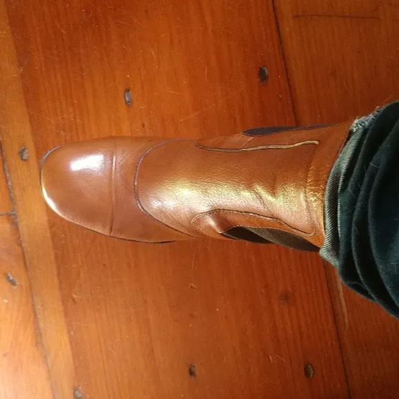 N BORN LEATHER Elastic Gusset Ankle Booties NWOT Retailed for $165