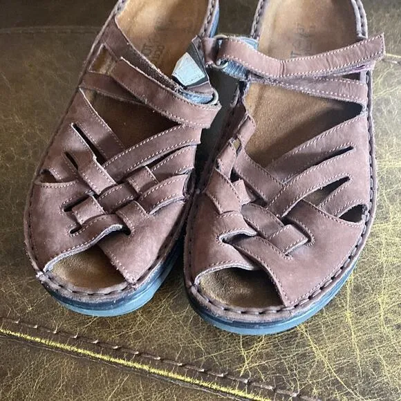 Naot 37 brown leather slip on sandals